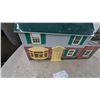 Image 3 : Vintage Tin Litho Dollhouse with Chimney, Bay Window, and Front Door;