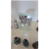 Image 5 : A Bulova Desk Clock, Vintage Desk Lamp, Silver-Tone Car and Snowman Figurines