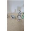 Image 6 : A Bulova Desk Clock, Vintage Desk Lamp, Silver-Tone Car and Snowman Figurines