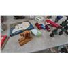 Image 5 : Vintage Toys and Collectibles: Jigsaw Puzzles, Cribbage Board, Baseball, Figurines