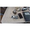Image 6 : Adjustable Magnifying Glass, Pyramid Clock, High Heel Shoe, 3 Tape Dispensers, Calculator, 3 Books