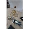 Image 7 : Adjustable Magnifying Glass, Pyramid Clock, High Heel Shoe, 3 Tape Dispensers, Calculator, 3 Books