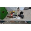 Image 1 : Vintage Radios, Cameras, and Oil Lamp Lot