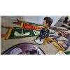 Image 3 : Hockey Memorabilia and Vintage Pennants: Wayne Gretzky Plate, Mark Scheifele Bobblehead