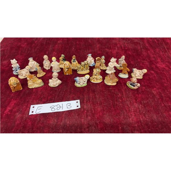 Red Rose Tea Ceramics Nursery Rhyme Figurines