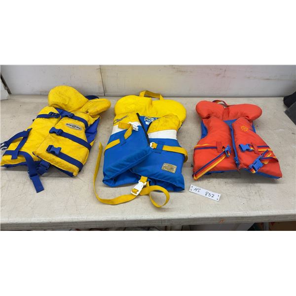 Garmin LiveBuoy-Boy, Fluid Challenger, and Unbranded Children's Personal Flotation Devices, Lot of