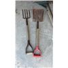 Image 3 : Scoop Shovel, Four-Tine Digging Fork, Leaf Rake, and Two Hoes with Wooden Handles