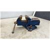 Image 6 : Poulan 2000 Gas-Powered Chainsaw, 33cc and Vise