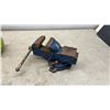 Image 8 : Poulan 2000 Gas-Powered Chainsaw, 33cc and Vise