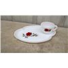 Image 2 : Set of 4 Mid Century Modern Tea Cups and Dainty Plate Saucers