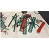 Image 12 : Lionel Lines O Gauge Train Lot: Lehigh Valley Car, Tank Car, and Locomotive