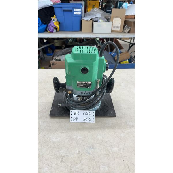 Hitachi M12V 3 1/4 HP 1/2” Router, 115V AC 60Hz 15A 1640W, 8000-20000 RPM, and Router Bit