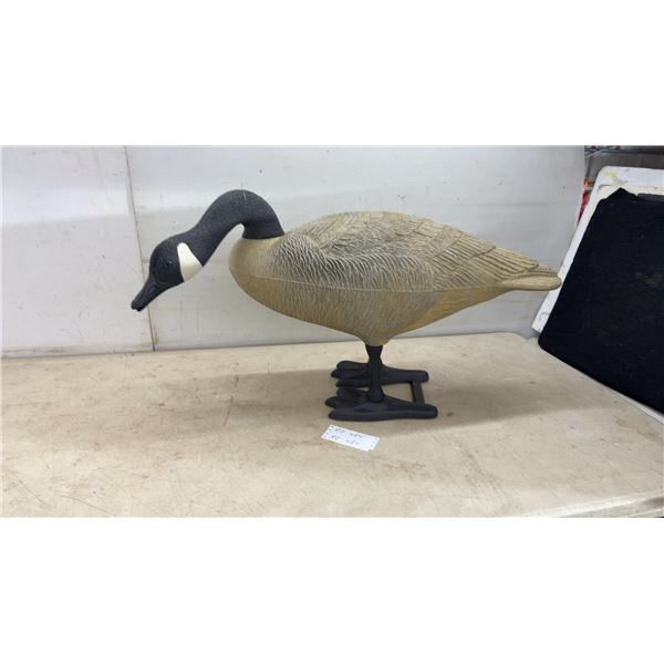 Canada Goose Hunting Decoy with Textured Body, l 18 1/2 × 35 × 13”