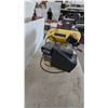 Image 4 : Power Fist 2 HP 4.6 Gallon Twin Stack Compressor with Gauges and Hose