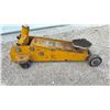 Image 2 : Heavy-Duty Hydraulic Floor Jack