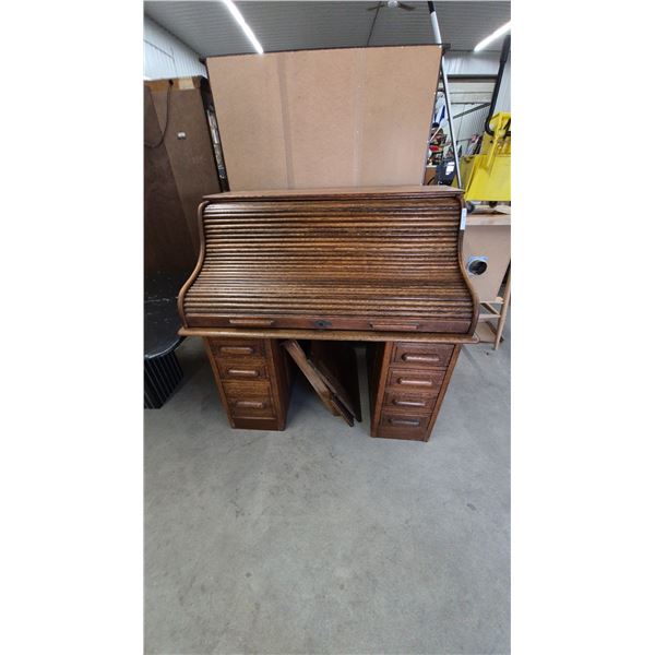 Antique Oak Roll Top Desk with Drawers. 50”×52”×54”