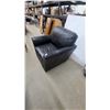 Image 2 : Black Leather / Leather-Style Armchair