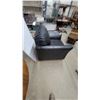 Image 5 : Black Leather / Leather-Style Armchair