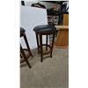 Image 3 : Pair of Black Faux Leather and Wood Bar Stools with Brass Nailhead Trim