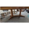 Image 6 : Dining Table with Geometric Veneer, Double Pedestal, and 6 Chairs