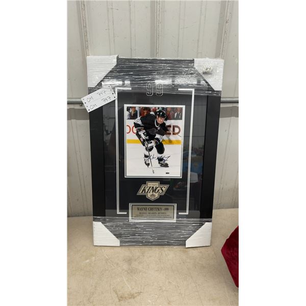 Signed Framed Wayne Gretzky LA Kings Photo