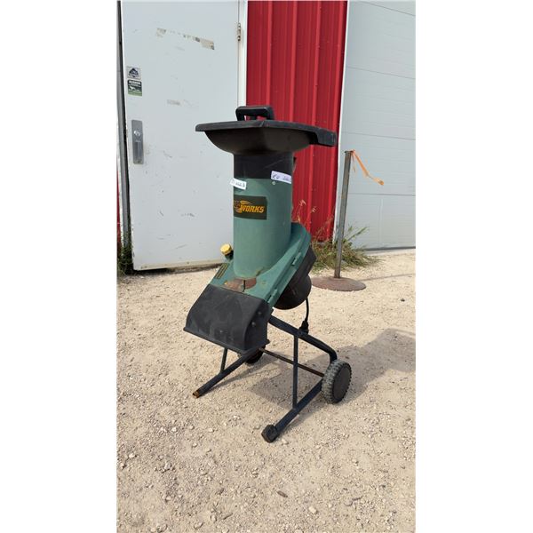 Yardworks W040798 Electric Garden Shredder, 120V 14A, 3300 RPM, 1 3/8” Cutting Capacity