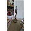 Image 3 : Assorted Vintage Lanterns and Lamps: 2 Kerosene Lamps, 2 Gas Lanterns