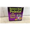 Image 12 : Halloween Decor, Skeleton Hand Candy Bowl, Cleavers, Sickles, Pirate Flag, Rats