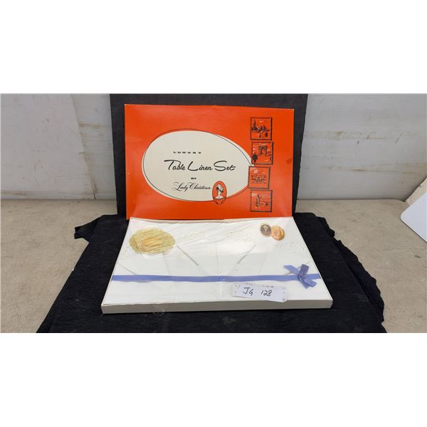 Vintage Luxury Bridge Cloth Set by Lady Christina with 4 Napkins, Original Packaging, Canada