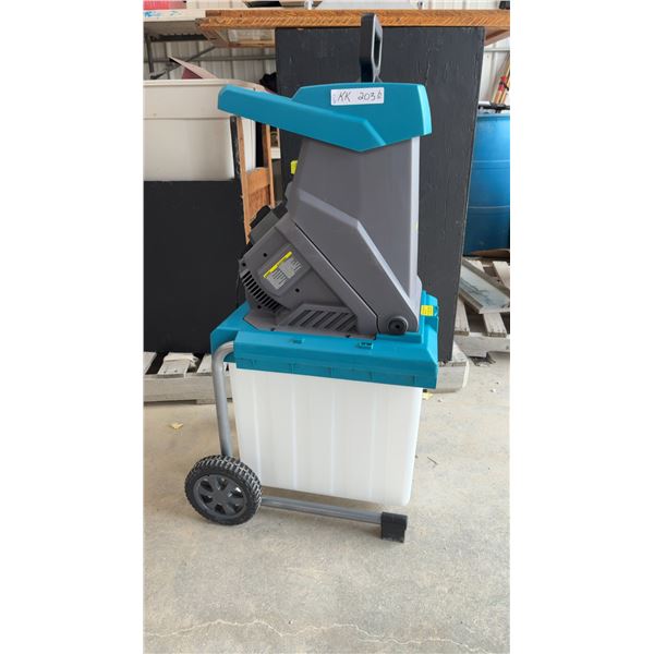 Yardworks Electric Garden Compost Shredder with Manual. Like New, Used 1 Week