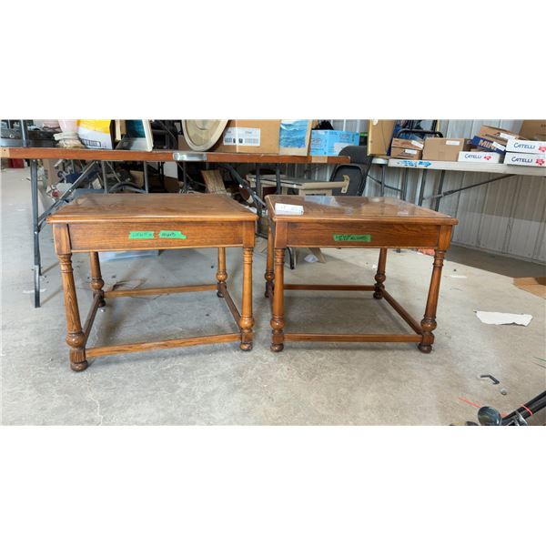 Pair of Traditional Oak Square End Tables with Turned Legs, 22 × 27 × 27”