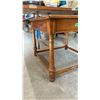 Image 3 : Pair of Traditional Oak Square End Tables with Turned Legs, 22 × 27 × 27”