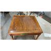 Image 5 : Pair of Traditional Oak Square End Tables with Turned Legs, 22 × 27 × 27”