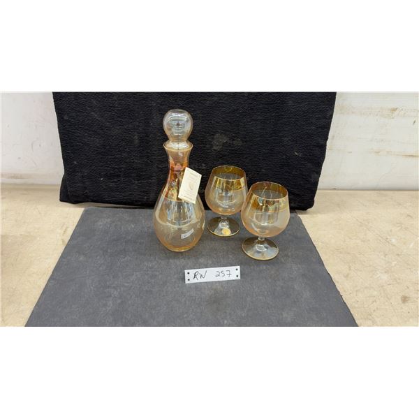 New Franco Vetreria e Cristallerie Creazioni Esclusive Italian Gold Decanter and Snifter Glass Set