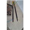 Image 5 : 19 Carbon Express Heritage 150 Arrows, 3 in Camo Quiver and 2 Quivers of Arrows