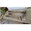 Image 1 : 17 Right-Handed Golf Clubs