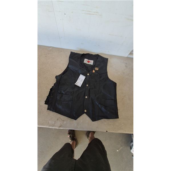 Bike Star Genuine Leather Motorcycle Apparel Vest, Size Lg, with 2 Pins and Price Tag