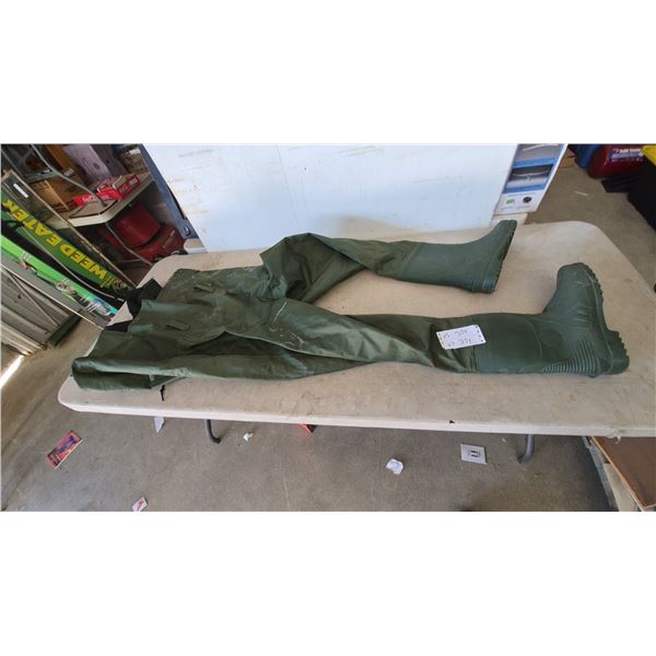 Pair of Green Waders sz. 13