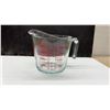 Image 4 : Three Vintage Fire-King Anchor Hocking Glass Measuring Cups