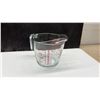 Image 5 : Three Vintage Fire-King Anchor Hocking Glass Measuring Cups