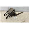 Image 1 : Antique 1905 Canada Military White Mop Wringer Company Cast Iron Mop Wringer