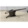 Image 3 : Antique 1905 Canada Military White Mop Wringer Company Cast Iron Mop Wringer
