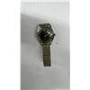 Image 3 : Vintage Men's Swiss-Made Wind-Up Wrist Watch, Black Dial, 17 Jewels, Working