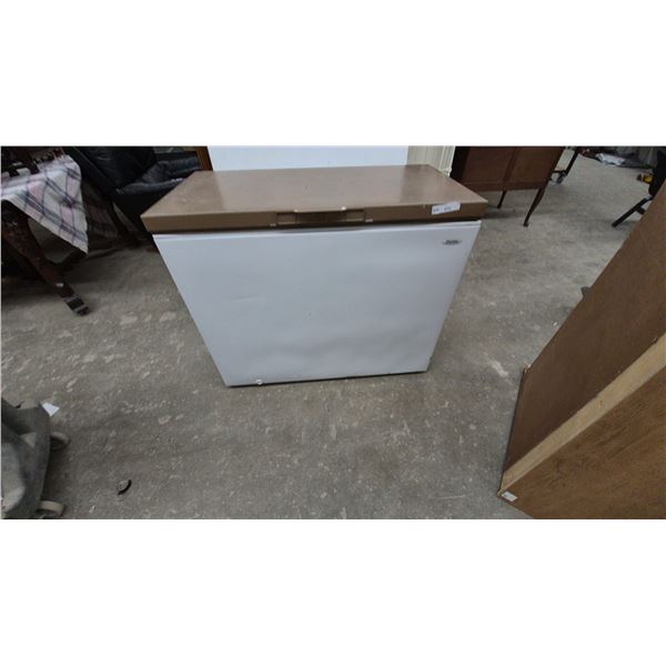 Danby Chest Freezer with Basket 35”×22”×42”