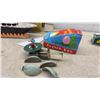 Image 4 : Vintage Masudaya MS 034 Wind-Up Christmas Tree Tin Toy, Santa Claus, 2 New Mens Wallets