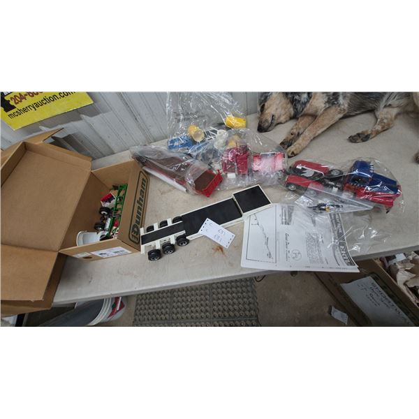 Assorted Model Truck and Trailer Kits: Dunham Box, Great Dane Flatbed