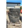 Image 1 : 5 24.5” Aluminum Semi Rims with Tires