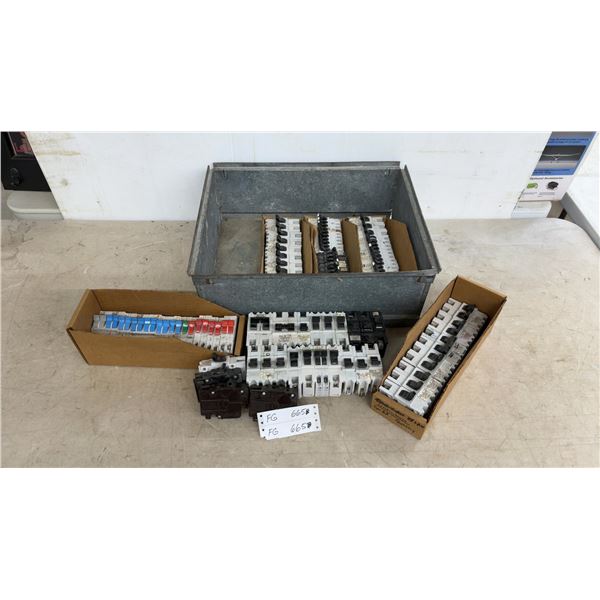 100 Federal Pioneer Assorted Circuit Breakers