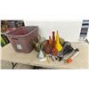 Image 1 : Tote Full Of Funnels