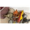 Image 2 : Tote Full Of Funnels